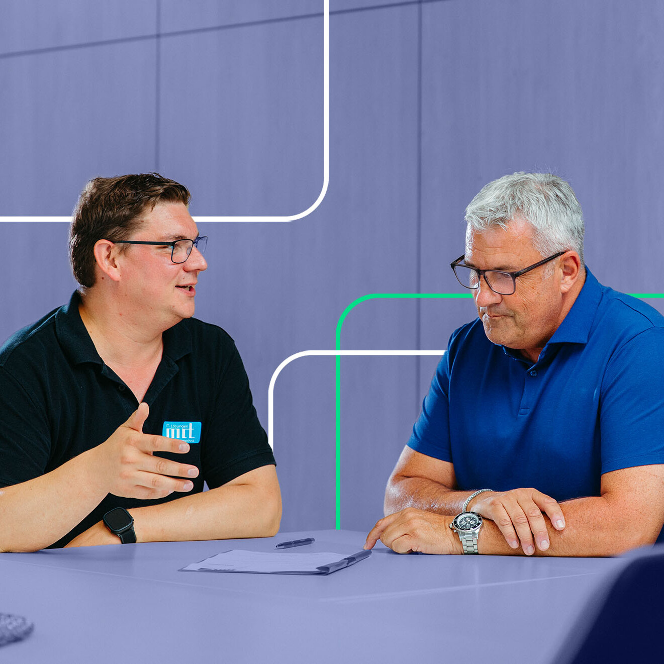 IT-Projektbesprechung im persönlichen Gespräch