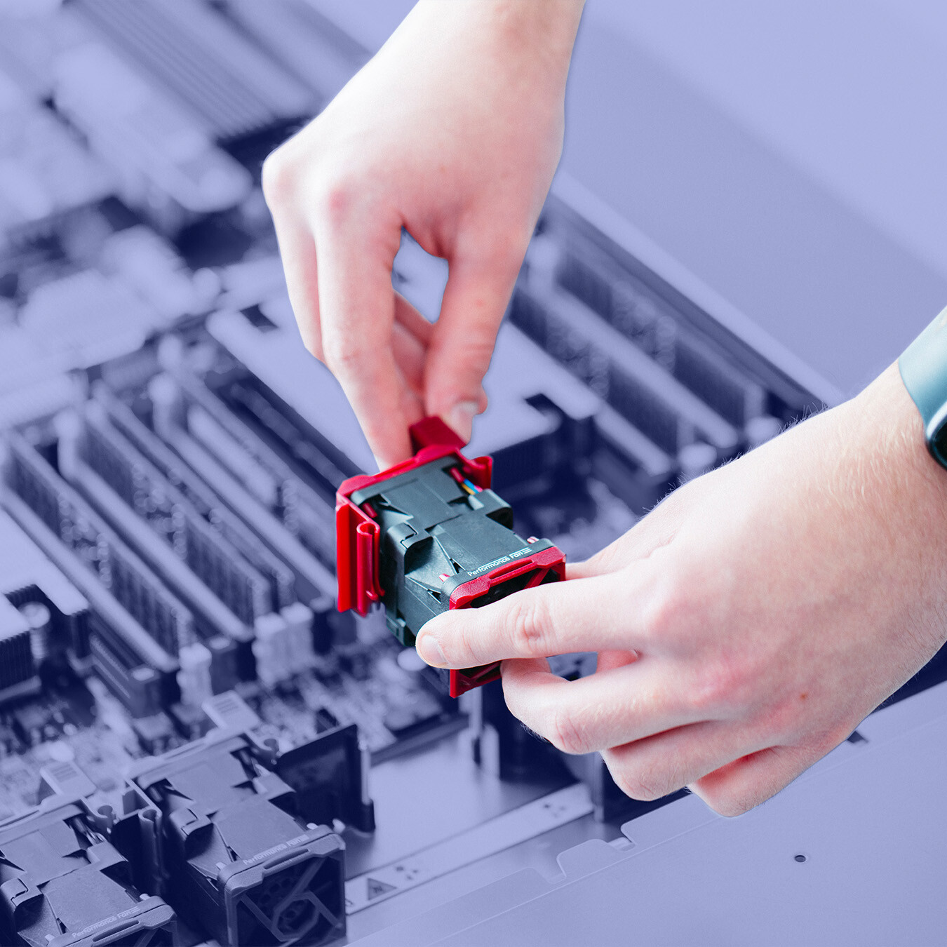 Installation von Netzwerktechnik im Serverrack